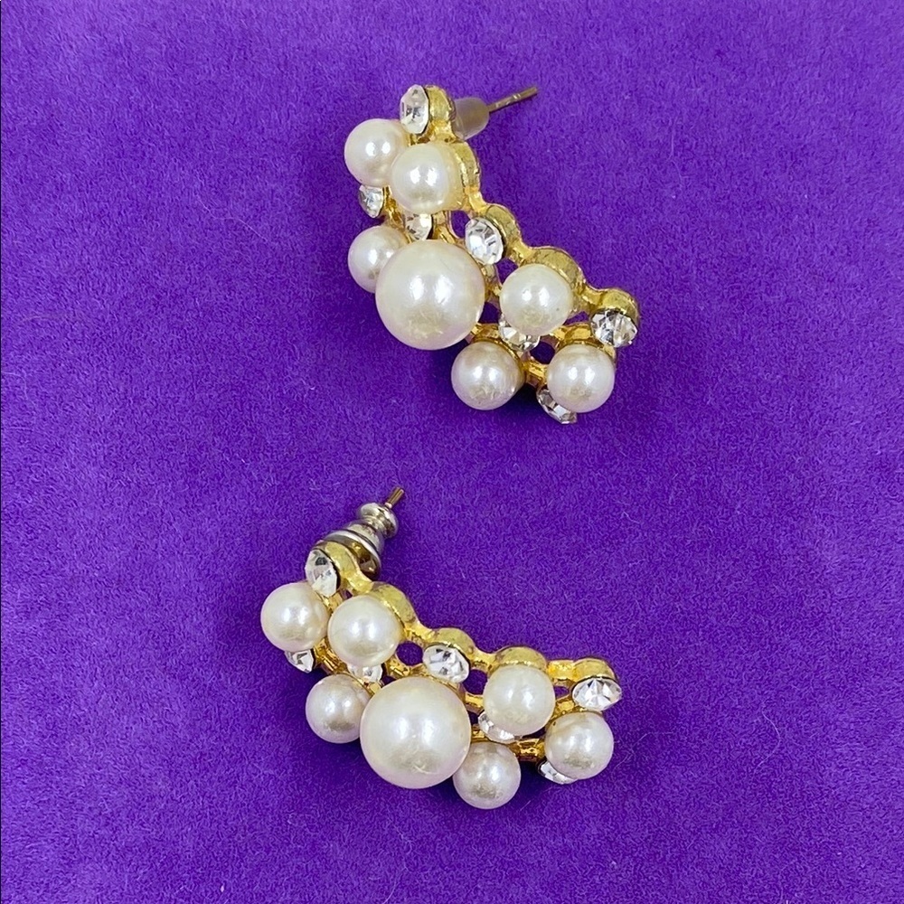 💛 Elegant Gold and Pearl Earrings - Picture 2 of 4